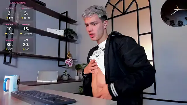 nicktorn on StripChat