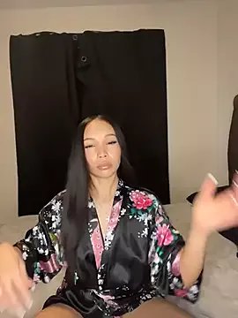 Freechat nikkiloveee on StripChat