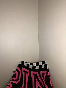 Freechat nikkiloveee on StripChat