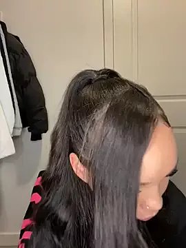 Freechat nikkiloveee on StripChat