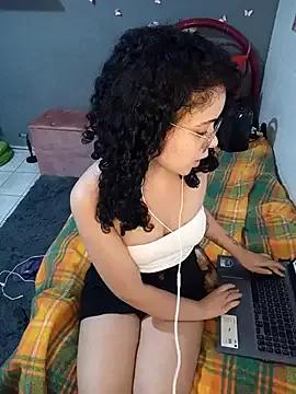 NinaSweet2 on StripChat 