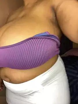 Freechat NonoGotBoobies on StripChat