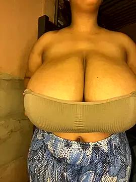 Freechat NonoGotBoobies on StripChat