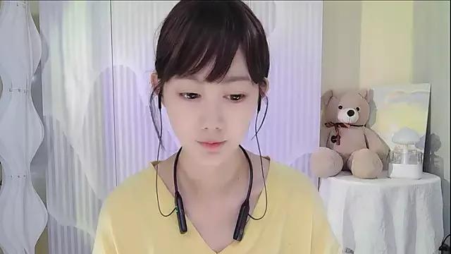 Nuan_Qi on StripChat 