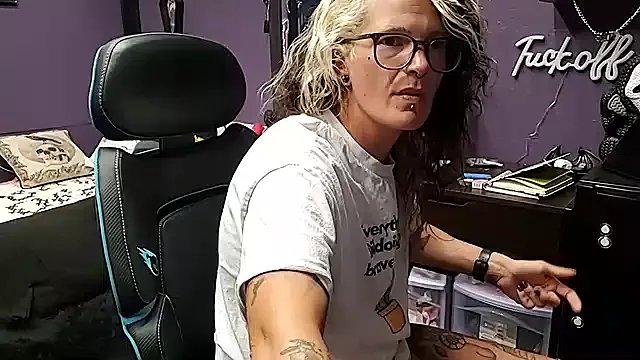 Freechat oddywithabody on StripChat