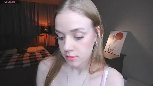 Explore sexy camwhore OdellaFrake OdellaFrake from StripChat