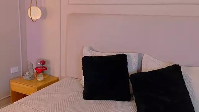 OlayaCooper on StripChat