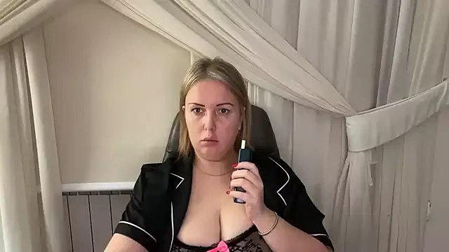 Piccolamonella29 on StripChat 