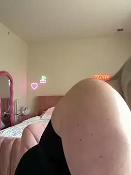 PiggyRose on StripChat 