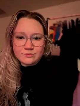 PiggyRose on StripChat 