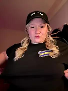 PiggyRose from StripChat