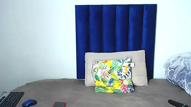 Pinkdollyg from StripChat