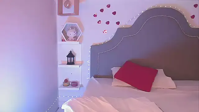 pocahontamoon —  CAMELTOE 