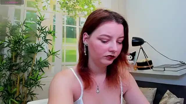 pretty_little_thing — suck finger with deep eye contact <3