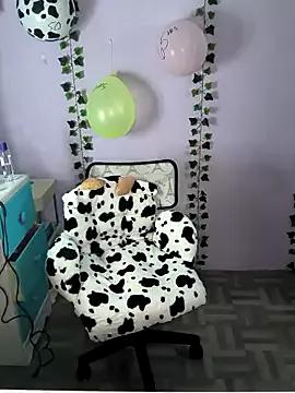 Purple2StayThnxx on StripChat