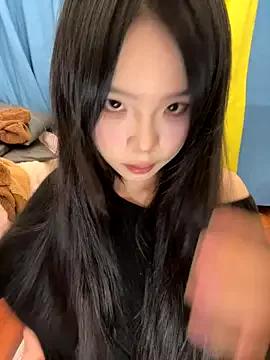 qiqi_x from StripChat