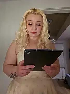 Checkout RaisingDaisy, she wants to masturbate for you RaisingDaisy from StripChat