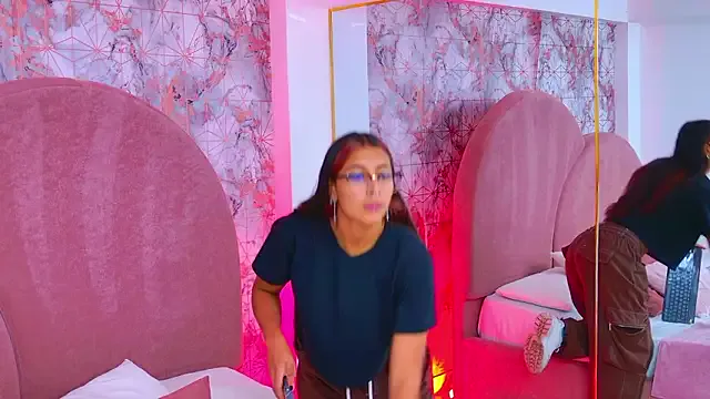 RavenGloomy on StripChat