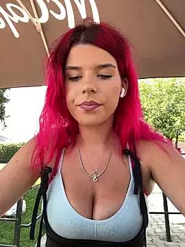 RiriRoseey on StripChat 