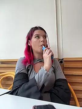 RiriRoseey on StripChat 