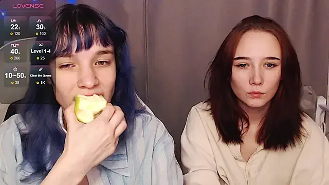Robin_yourss — french kiss and striptease