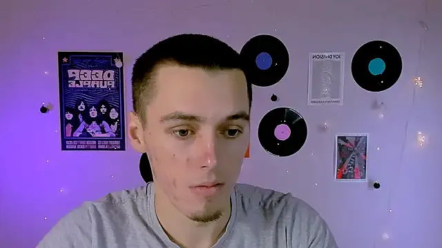 Freechat ryan_zen on StripChat