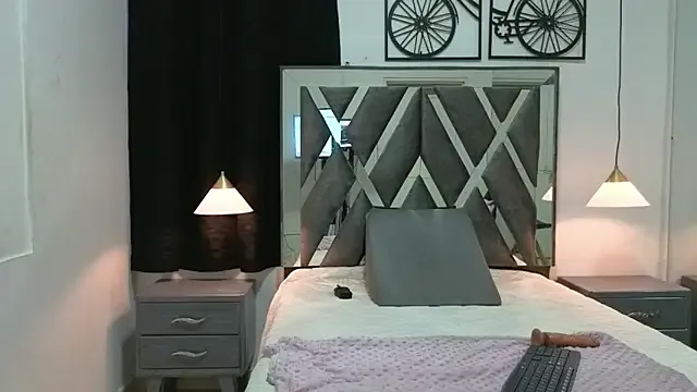 StripChat SalomeWilson is Freechat SalomeWilson — legs open spread pussy wide and finger