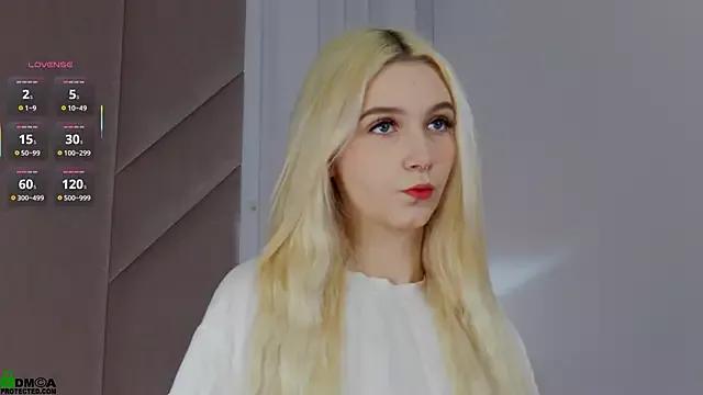 SaraHearts on StripChat