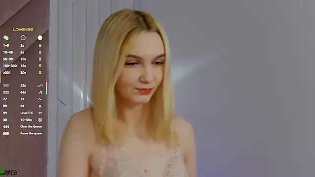 SaraHearts on StripChat