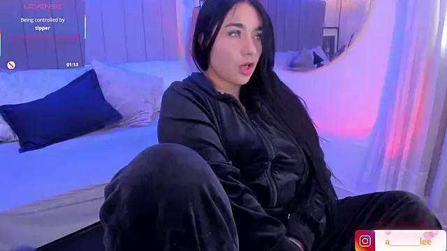 Freechat scarlet_miller1 on StripChat