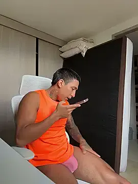 Freechat sendfer on StripChat