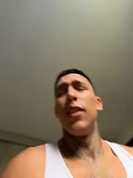 Freechat sendfer on StripChat