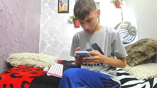 Freechat sexyboys_cutex18 on StripChat