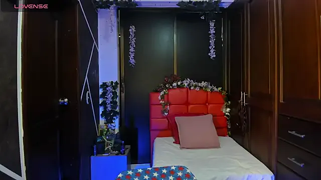 StripChat SexyNaf is Freechat SexyNaf — Bay Bra+ Spit Tits