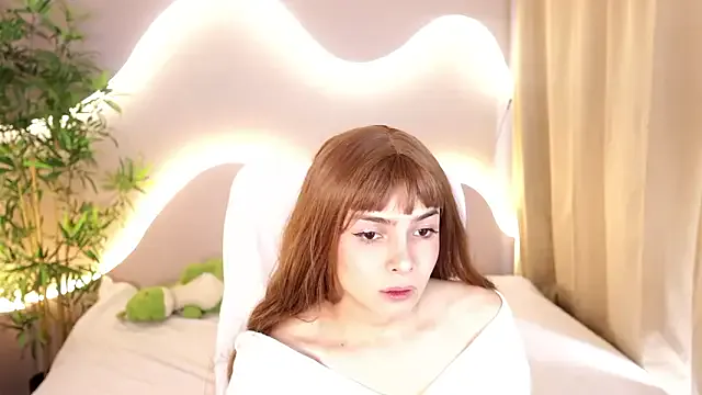 simone_sky on StripChat