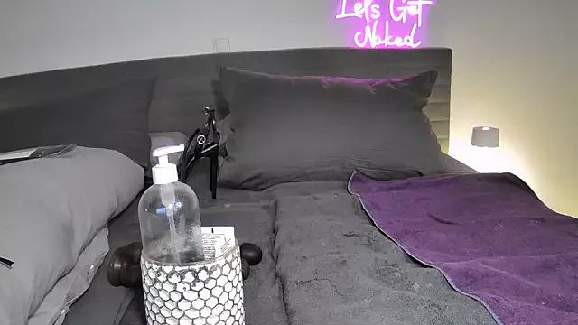 Join sexy stripper Sissy-Bee Sissy-Bee from StripChat