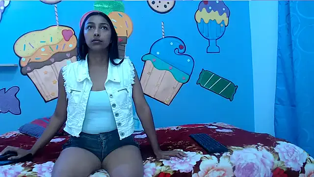 skinnysexzara18 on StripChat