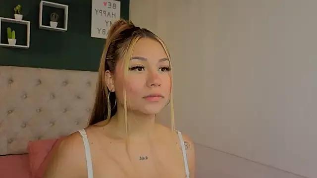 Freechat sky_collinss on StripChat