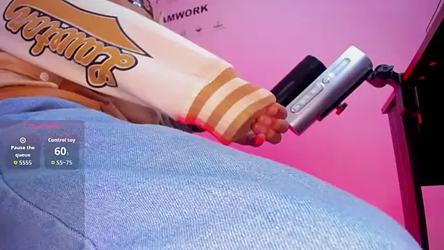 sky_jules on StripChat