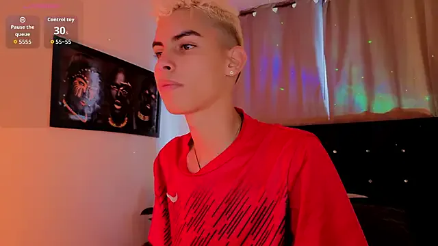 sky_jules on StripChat