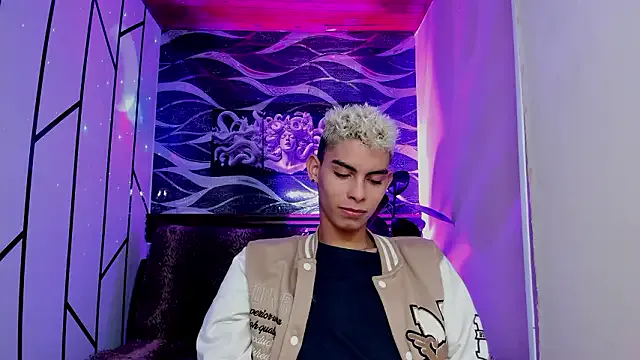 sky_jules on StripChat