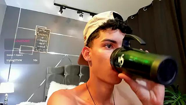 Discover StripChat's Sky_jules sky_jules from StripChat