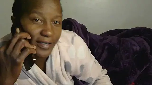 Freechat sluttylaura21 on StripChat