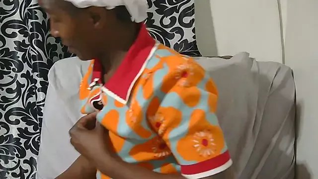 Freechat sluttylaura21 on StripChat