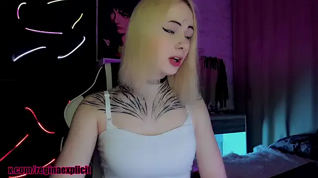 snake__bites on StripChat