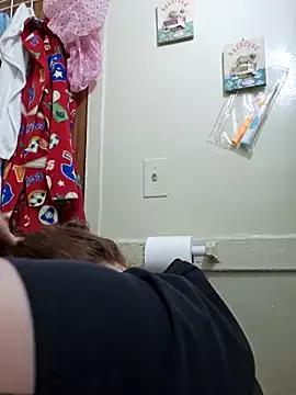 Snowbunnycake_131 on StripChat