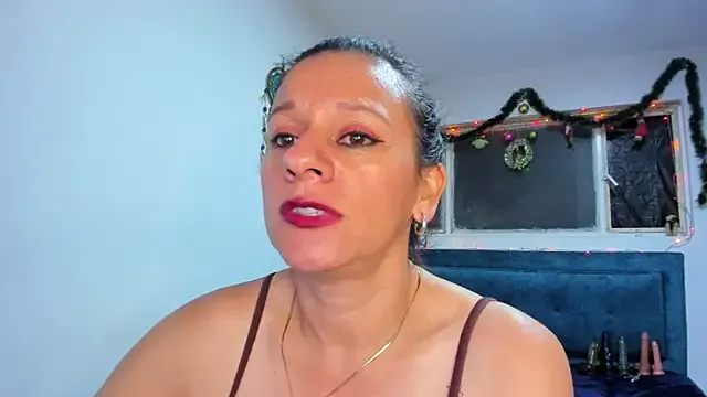 sofi_saliva2511 on StripChat