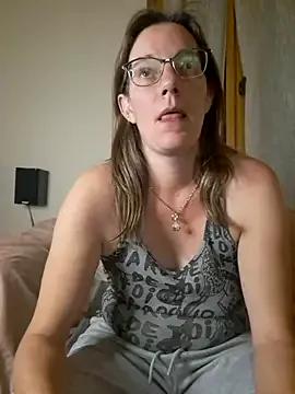 SpiceLea on StripChat