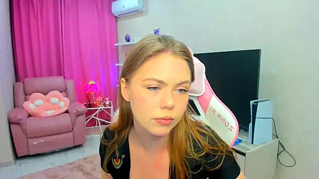 Strawberrye on StripChat