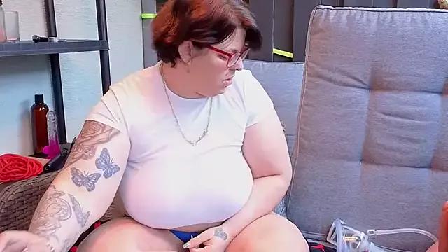 SunshineLexi on StripChat 